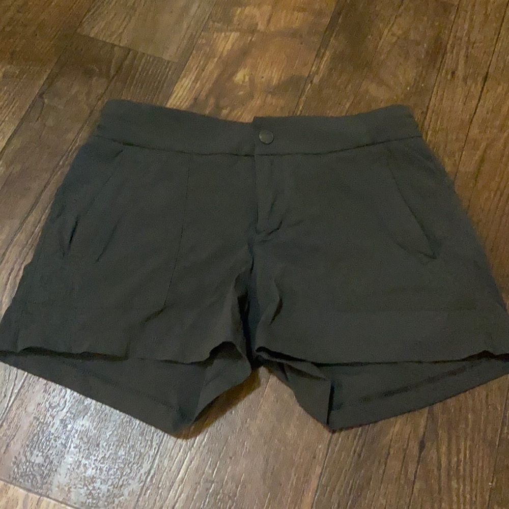 Athleta Trekkie Shorts Green